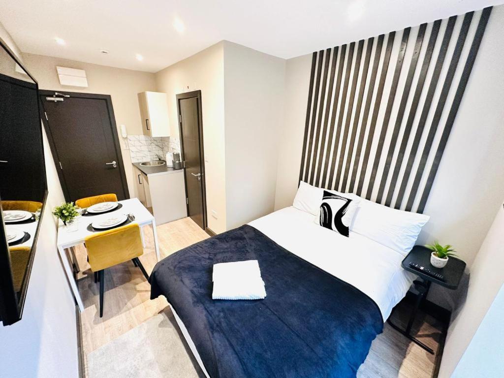 The Seven Sisters House - No 01a - Stylish Comfort *